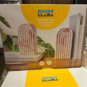 Mondo Llama Gypsum & Resin Bookends resin Kit new